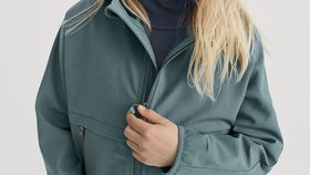 hessnatur Kinder Softshell Jacke aus Bio-Baumwolle - grün - Größe 98/104