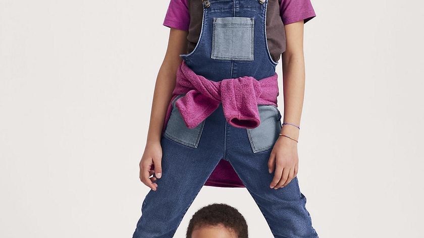 hessnatur Kinder Latzhose BetterRecycling aus Bio-Denim - blau - Größe 128