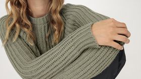 hessnatur Damen Strickpullover Relaxed aus Bio-Baumwolle und Bio-Merinowolle - grün - Größe XS