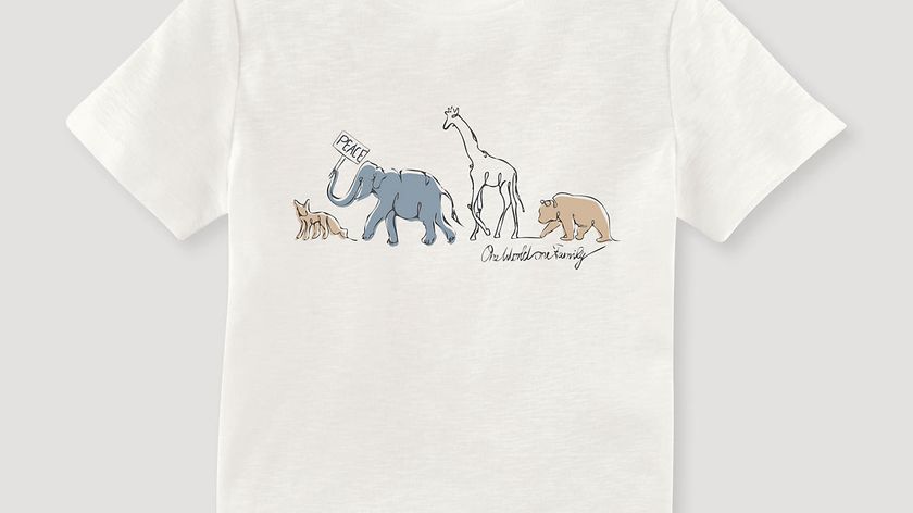 hessnatur Kinder Peace-Shirt hessnatur Sofie aus Bio-Baumwolle - weiß - Größe 146/152