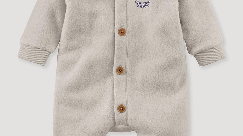 hessnatur Baby Fleece Overall Regular mit Stickerei aus Bio-Baumwolle - beige - Größe 62/68