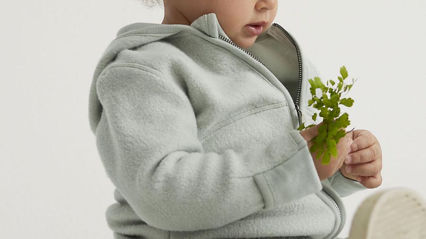 hessnatur Baby Fleece Jacke aus Bio-Baumwolle - grün - Größe 98/104