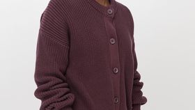 hessnatur Damen Rundhals-Cardigan aus Bio-Baumwolle - lila - Größe 42