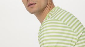 hessnatur Herren Shirt Relaxed aus Bio-Baumwolle - grün - Größe XS
