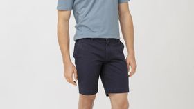 hessnatur Herren Chino Shorts aus Bio-Baumwolle mit Hanf - blau - Größe 50