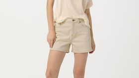 hessnatur Damen Denim Shorts Hannah Mom Fit mit Hanf - natur - Größe 26