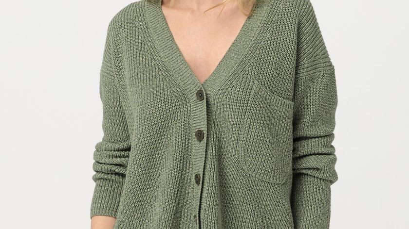 hessnatur Damen Cardigan aus Bio-Baumwolle mit Leinen - grün - Größe S