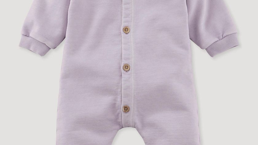 hessnatur Baby Sweat-Overall mineralgefärbt aus Bio-Baumwolle - lila - Größe 98/104