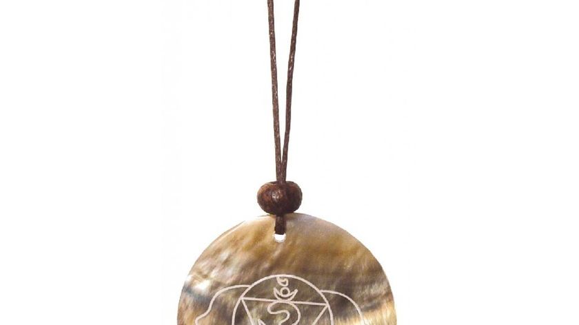 Muschelschmuck mit Gravur "Ajna Chakra" 4cm