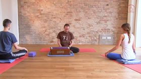 Dynamische Vinyasa Flow Klasse