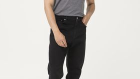 hessnatur Herren Jeans Mads Relaxed Tapered Fit aus COREVA™ Bio-Denim - schwarz - Größe 28/30