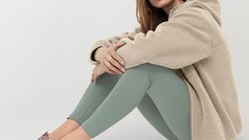 hessnatur Damen Wollfleece Jacke mit Kapuze aus Bio-Merinowolle - beige - Größe L