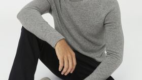 hessnatur Herren Rundhals-Pullover aus Fair Trade Kaschmir - grau - Größe 52