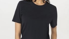 hessnatur Damen T-Shirt Regular aus Bio-Baumwolle - schwarz - Größe 46