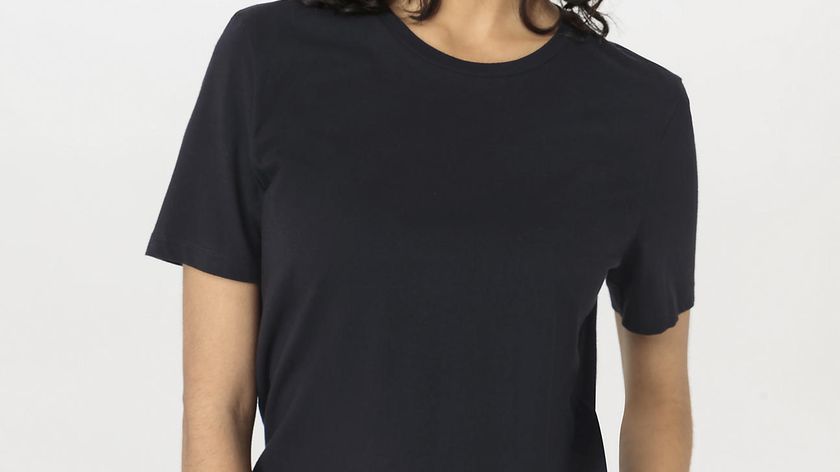 hessnatur Damen T-Shirt Regular aus Bio-Baumwolle - schwarz - Größe 46