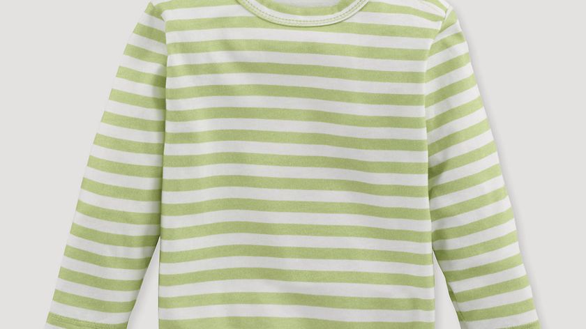 hessnatur Baby Shirt Regular geringelt aus Bio-Baumwolle - grün - Größe 98/104