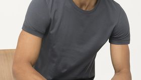 hessnatur Herren Basic Shirt Premium Zwirn aus Bio-Baumwolle - grün - Größe 48