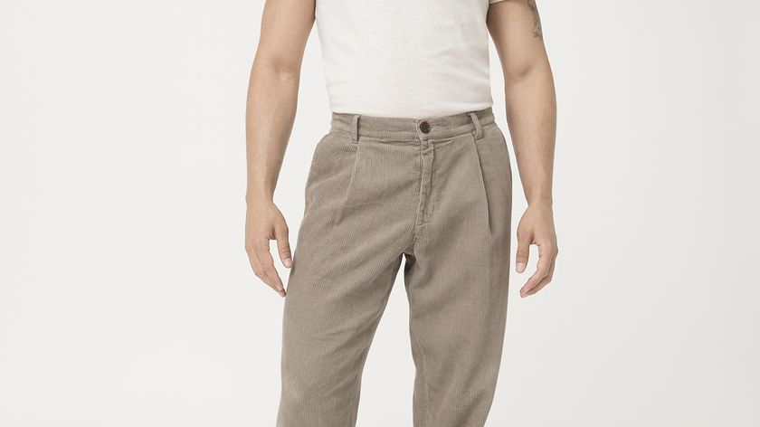 hessnatur Herren Bundfalten-Cordhose Relaxed Fit aus Hanf mit Bio-Baumwolle - grau - Größe 56