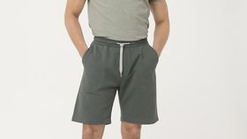 hessnatur Herren Sweatshorts aus Bio-Baumwolle - grün - Größe 50