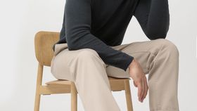 hessnatur Herren Chino Ron Relaxed aus Bio-Baumwolle - grau - Größe 48