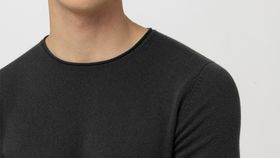 hessnatur Herren Rundhals-Pullover aus Fair Trade Kaschmir - schwarz - Größe 54