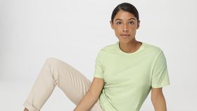 hessnatur Damen T-Shirt Regular aus Bio-Baumwolle - grün - Größe 44