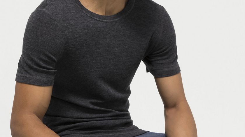 hessnatur Herren Halbarm-Shirt PureMIX aus Bio-Merinowolle mit Seide - schwarz - Größe 6