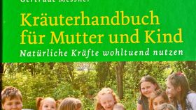 Gertrude Messner: Kräuterhandbuch für Mutter und Kind. Natürliche Kräfte wohltuend nutzen