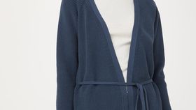 hessnatur Damen Strickjacke aus Bio-Baumwolle - blau - Größe L