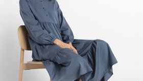 hessnatur Damen Midi-Kleid aus Bio-Baumwolle mit Seide - blau - Größe 40