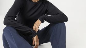 hessnatur Loungewear Sweatshirt Slim ACTIVE COMFORT aus TENCEL™ Modal - schwarz - Größe 46