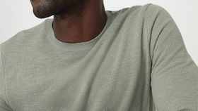 hessnatur Herren Slub Pullover Regular aus Bio-Baumwolle - grün - Größe 46