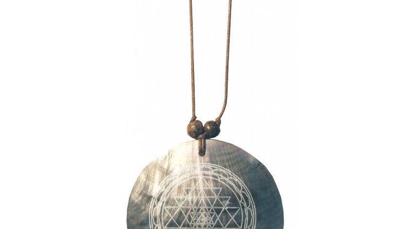 Muschelschmuck mit Gravur "Sri Yantra" 6cm