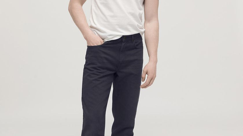 hessnatur Herren Over Dye Jeans Max Tapered Fit aus Bio-Denim - schwarz - Größe 31/30