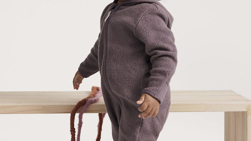 hessnatur Baby Fleece-Overall aus Bio-Baumwolle - lila - Größe 50/56