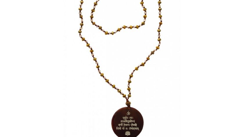 Mala "Gayathri Mantra" Glasperlen goldfarben mit gelaserter Muschelscheibe 45cm