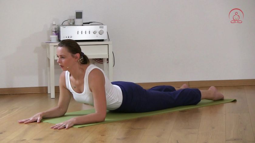 Yoga-Klasse mit Fokus auf Bhujangasana