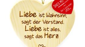 Holzherz mit eingraviertem Spruch - sag´s mit Herz: Liebe ist Wahnsinn ...