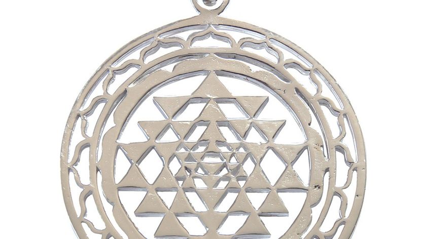 Anhänger "Shri-Yantra" filigran Messing versilbert 3cm, 5,2g