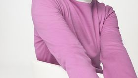 hessnatur Damen Heavy Langarmshirt Regular aus Bio-Baumwolle - rosa - Größe 46