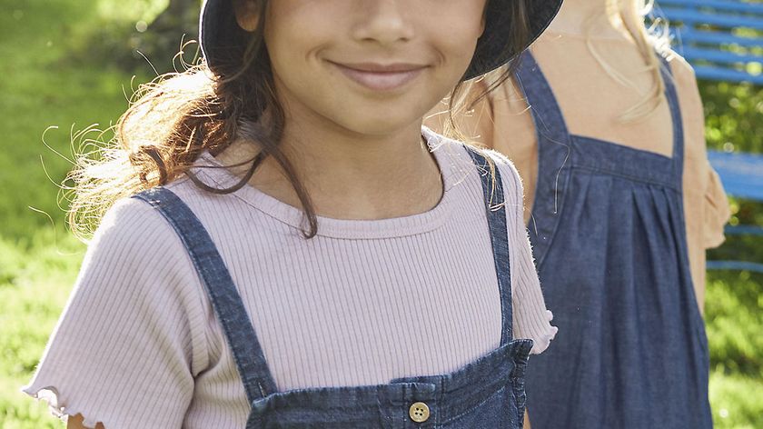 hessnatur Denim-Fischermütze aus Bio-Baumwolle mit Leinen - blau - Größe 55/57