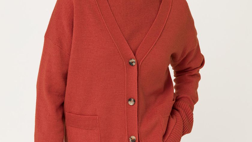 hessnatur Damen Strickjacke aus Lambswool - orange - Größe 48