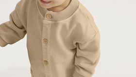 hessnatur Baby Sweat-Overall mineralgefärbt aus Bio-Baumwolle - beige - Größe 86/92