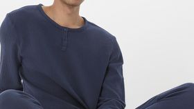 hessnatur Herren Musselin-Schlafshirt aus Bio-Baumwolle - blau - Größe 48