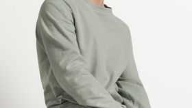 hessnatur Herren Pflanzengefärbtes Sweatshirt aus Bio-Baumwolle mit Kapok - blau - Größe 54