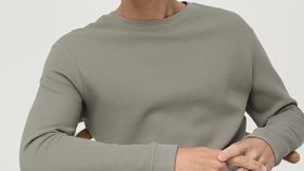 hessnatur Herren Waffelpiqué-Pullover Regular aus Bio-Baumwolle - grau - Größe 52