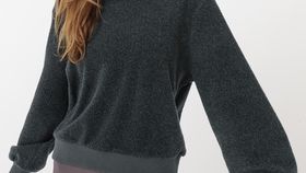 hessnatur Loungewear Fleece Sweatshirt Relaxed ACTIVE LIGHT aus Bio-Baumwolle - grün - Größe 46