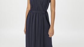 hessnatur Damen Kleid Midi Regular aus LENZING™ ECOVERO™ Viskose - blau - Größe 42