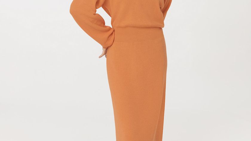 hessnatur Damen Strickkleid Midi Relaxed aus Bio-Baumwolle - orange - Größe 42