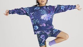 hessnatur Kinder NAITO X HESSNATUR Sweatshirt Regular aus Bio-Baumwolle - blau - Größe 98/104